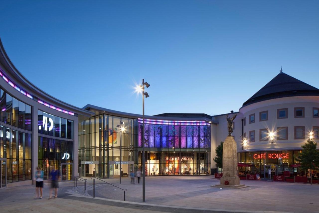 Cloud9Sa At Woking Central Eksteriør bilde